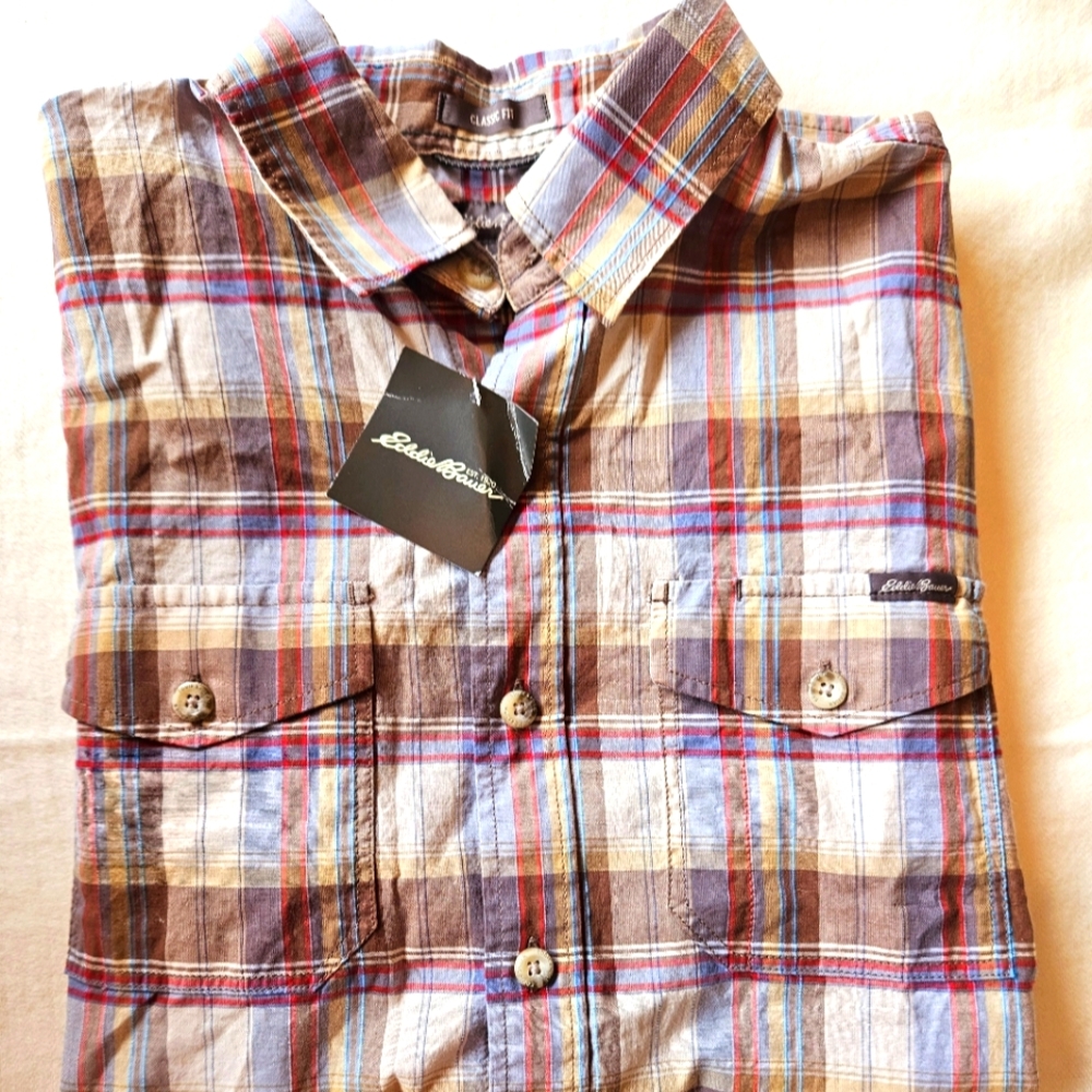 NWT! Men's Eddie Bauer Classic Fit Button Down Short Sleeze Size S